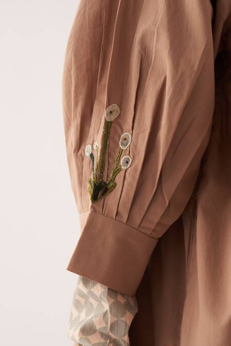 OFRIDA Multi Color Cotton Embroidery, Applique Hand-painted Abstract Midi Trench Set at Aza Fashions OFRIDA_Multi Color Cotton Embroidery, Applique Hand-painted Abstract Midi Trench Set _at_Aza_Fashions