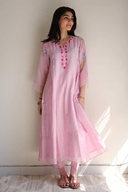 Juanita By Shubhda_Lilac Chanderi Embroidery Split V-neck Resham Kurta Set _Online_at_Aza_Fashions