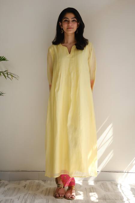 Juanita By Shubhda_Yellow Chanderi Embroidery Split V-neck Pintuck Kurta Set With Dupatta _Online_at_Aza_Fashions