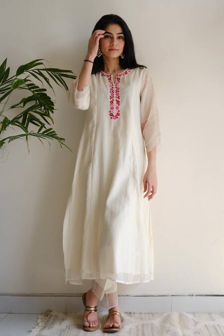 Buy_Juanita By Shubhda_Ivory Chanderi, Cotton Embroidery Split V-neck Handwoven Kurta Set _Online_at_Aza_Fashions