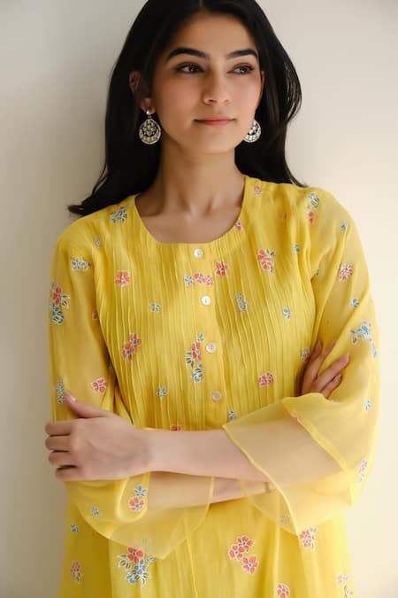 Buy_Juanita By Shubhda_Yellow Chanderi Embroidery Round Neck Kurta Set _Online_at_Aza_Fashions