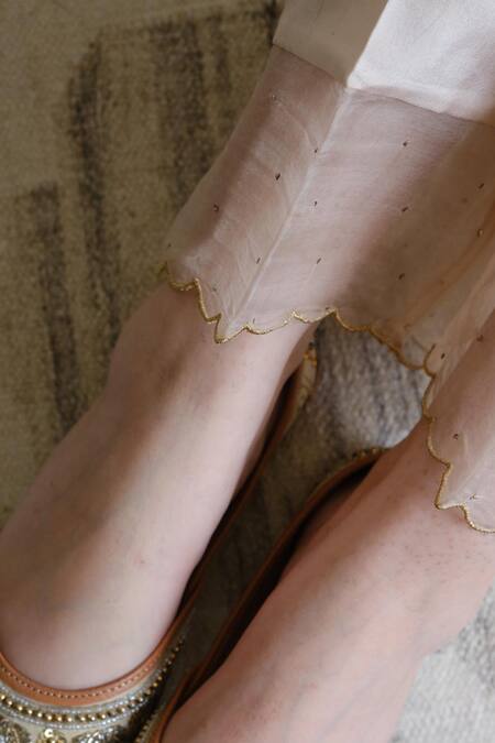 Juanita By Shubhda_Beige Silk Embroidery Round Neck Pintuck Kurta Set _Online_at_Aza_Fashions