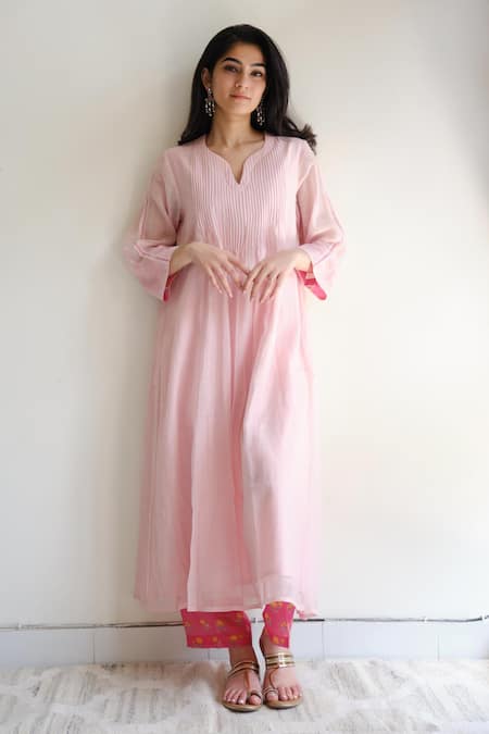 Juanita By Shubhda_Blush Chanderi Split V-neck And Hot Pink Kurta Set _Online_at_Aza_Fashions