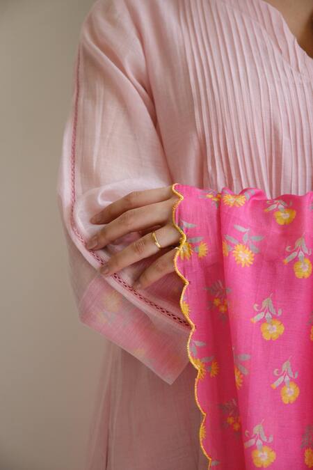 Buy_Juanita By Shubhda_Blush Chanderi Split V-neck And Hot Pink Kurta Set 