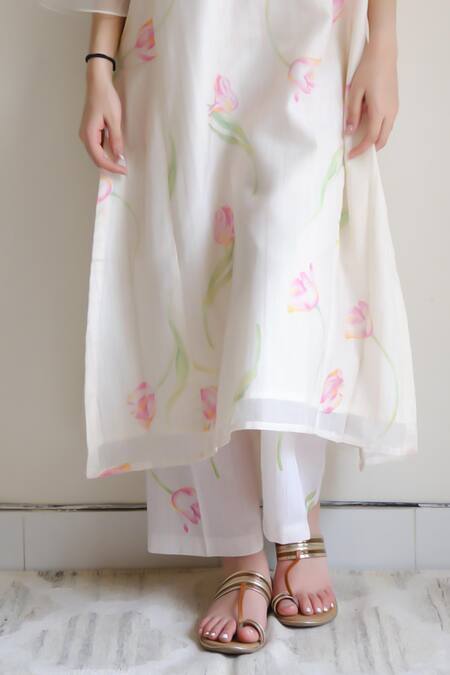 Shop_Juanita By Shubhda_Ivory Organza Embroidery V-neck Floral Kurta Set _Online_at_Aza_Fashions
