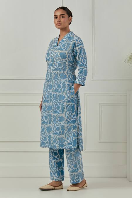 Buy_Musal_Blue Cotton, Silk Organza Split V-neck Floral Block Print Calla Kurta Set_Online_at_Aza_Fashions