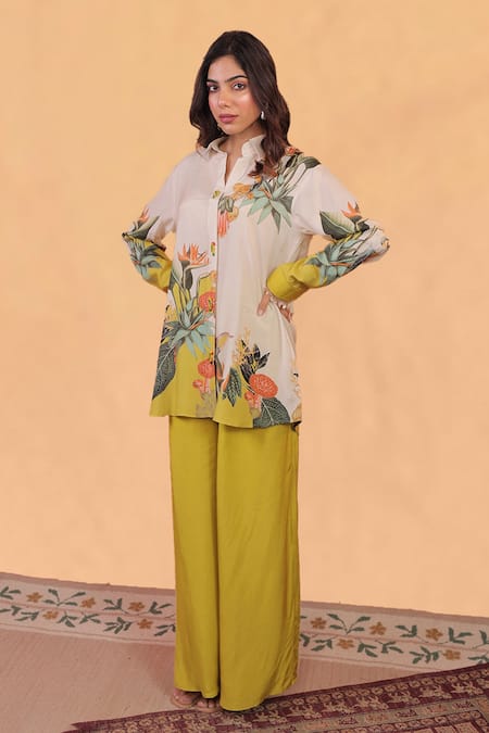 Surkh Syahi_Off White Cotton, Muslin Collared Floral Print Kokum Co-ord Set _at_Aza_Fashions