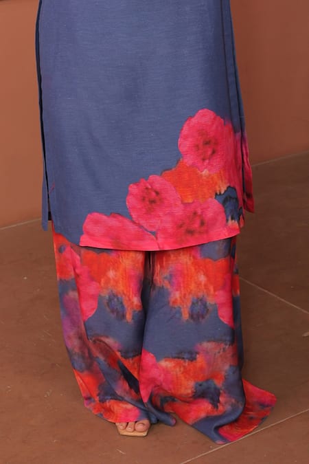 Surkh Syahi_Blue Linen Keyhole Neck Pankhudi Floral Printed Kurta Set _Online_at_Aza_Fashions