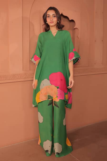 Buy_Surkh Syahi_Green Linen Embroidery V-neck Pankhudi Floral Kaftan Set _Online_at_Aza_Fashions