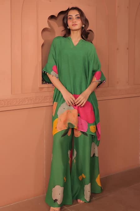 Surkh Syahi_Green Linen Embroidery V-neck Pankhudi Floral Kaftan Set _at_Aza_Fashions