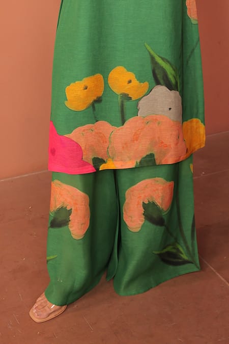 Surkh Syahi_Green Linen Split V-neck Pankhudi Floral Printed Kurta Set _Online_at_Aza_Fashions