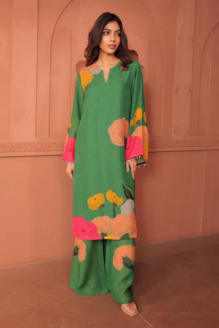 Surkh Syahi_Green Linen Split V-neck Pankhudi Floral Printed Kurta Set _at_Aza_Fashions