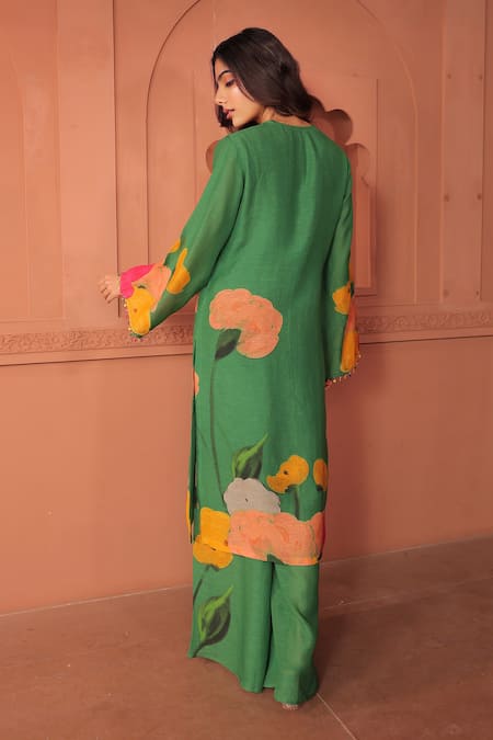 Surkh Syahi Pankhudi Floral Printed Kurta Set 