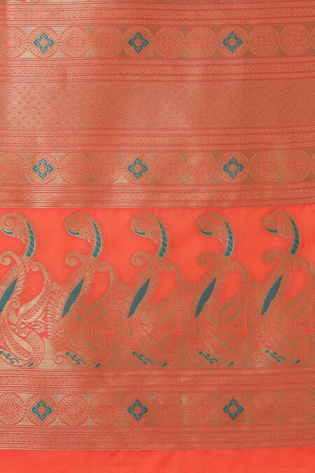 Buy Naintara Bajaj Yellow Silk, Satin Zari V-neck Woven Banarasi Saree Set Buy_Naintara Bajaj_Yellow Silk, Satin Zari V-neck Woven Banarasi Saree Set