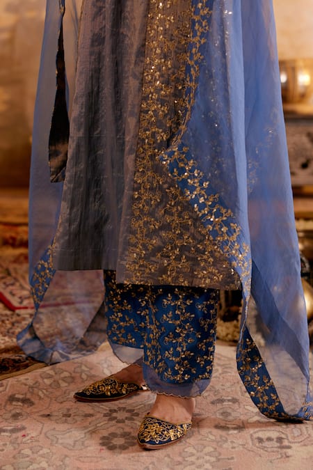 Naaz By Noor_Blue Chanderi, Organza Zari V-neck Embroidered Kurta Set _Online_at_Aza_Fashions