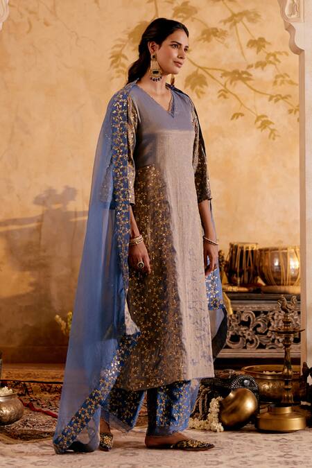 Naaz By Noor_Blue Chanderi, Organza Zari V-neck Embroidered Kurta Set _at_Aza_Fashions