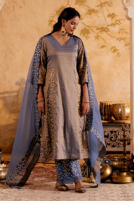 Buy_Naaz By Noor_Blue Chanderi, Organza Zari V-neck Embroidered Kurta Set 