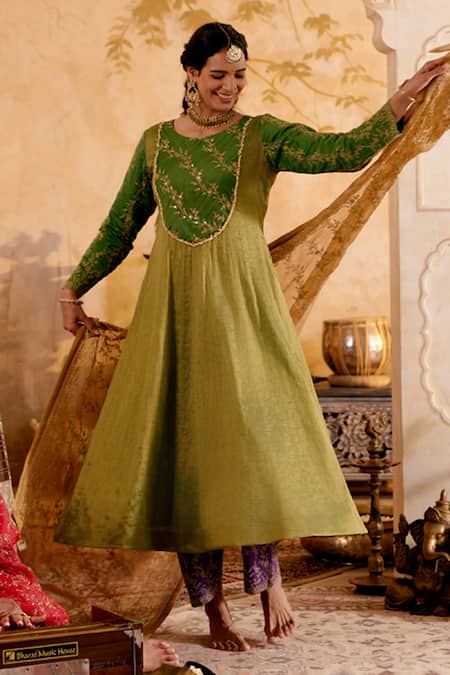 Naaz By Noor Green Chanderi, Organza Embroidery Round Neck Kalidar Kurta Set With Dupatta Online at Aza Fashions Naaz By Noor_Green Chanderi, Organza Embroidery Round Neck Kalidar Kurta Set With Dupatta _Online_at_Aza_Fashions
