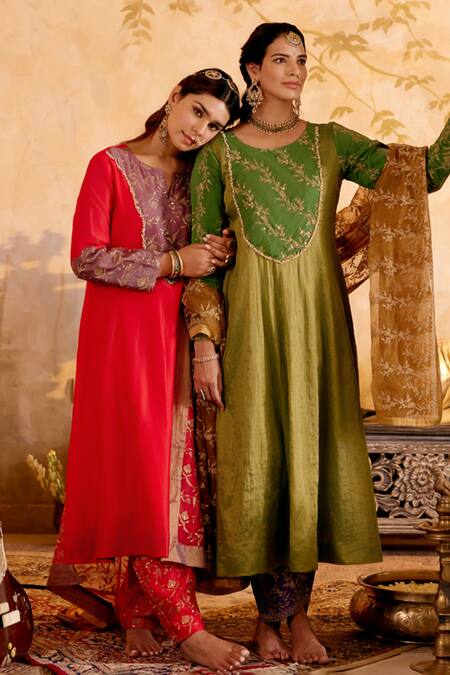 Buy_Naaz By Noor_Red Chanderi, Organza Metallic Thread, Embroidery Split V-neck Kalidar Kurta Set 