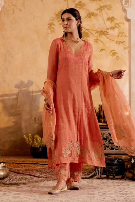 Naaz By Noor Orange Chanderi, Tissue Sequins, Zari V-neck Kurta Set With Dupatta Online at Aza Fashions Naaz By Noor_Orange Chanderi, Tissue Sequins, Zari V-neck Kurta Set With Dupatta _Online_at_Aza_Fashions