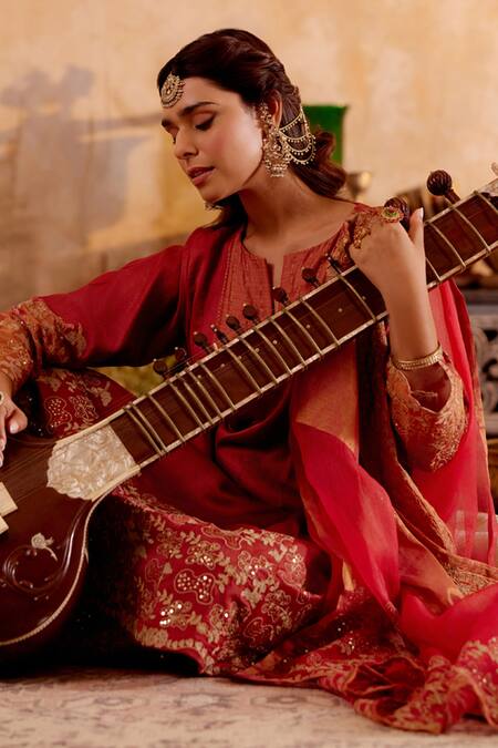 Naaz By Noor Red Chanderi, Organza, Tissue Embroidery Round Neck Kalidar Kurta Set Online at Aza Fashions Naaz By Noor_Red Chanderi, Organza, Tissue Embroidery Round Neck Kalidar Kurta Set _Online_at_Aza_Fashions