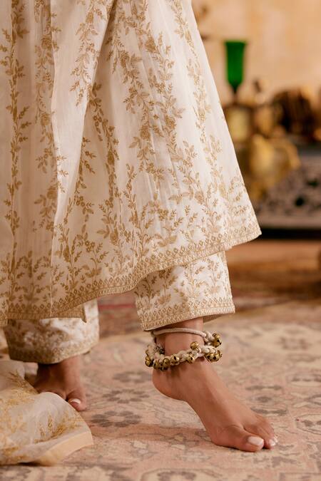 Naaz By Noor White Chanderi, Organza Embroidery Round Neck Kurta Set With Dupatta Online at Aza Fashions Naaz By Noor_White Chanderi, Organza Embroidery Round Neck Kurta Set With Dupatta _Online_at_Aza_Fashions