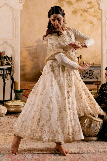 Naaz By Noor White Chanderi, Organza Embroidery Round Neck Kurta Set With Dupatta at Aza Fashions Naaz By Noor_White Chanderi, Organza Embroidery Round Neck Kurta Set With Dupatta _at_Aza_Fashions