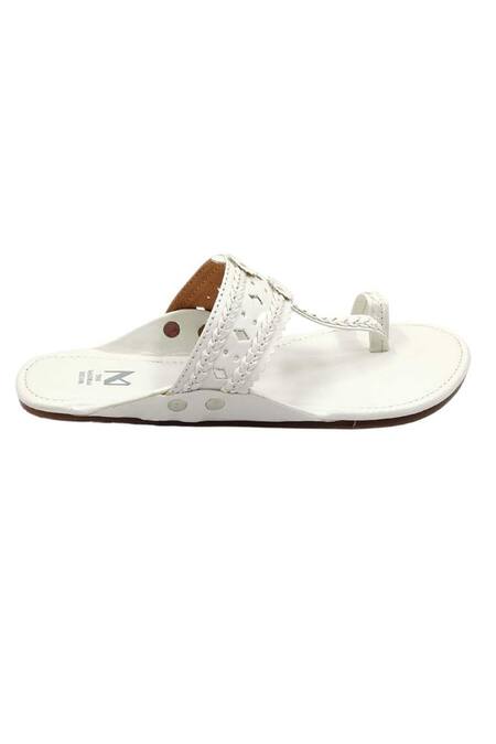 Buy_The Madras Trunk_White Haiku Rang Kolhapuri Flats _Online_at_Aza_Fashions