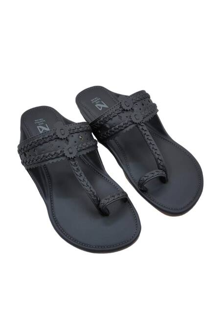 The Madras Trunk_Black Haiku Rang Kolhapuri Flats _at_Aza_Fashions