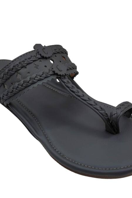 Buy_The Madras Trunk_Black Haiku Rang Kolhapuri Flats 