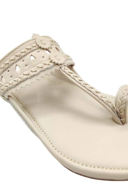 Buy_The Madras Trunk_Beige Kolhapuri Flats 