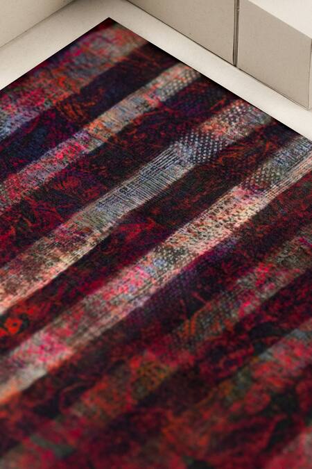 Unallume By Nisha_Maroon Mosaic Silk Pocket Square _Online_at_Aza_Fashions