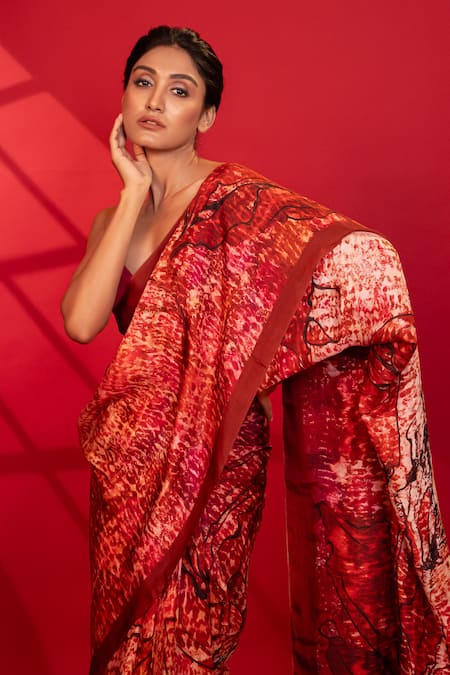 Buy Unallume By Nisha Red Silk Embroidery Floral Camouflage Saree Online at Aza Fashions Buy_Unallume By Nisha_Red Silk Embroidery Floral Camouflage Saree _Online_at_Aza_Fashions