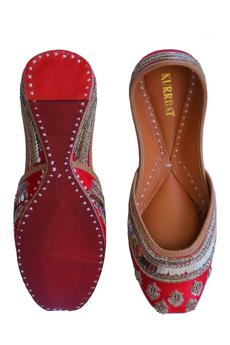 Kurrbat_Red Floral Zardozi Embroidered Juttis _Online_at_Aza_Fashions