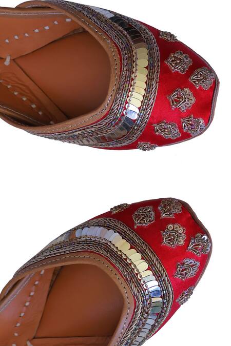 Shop_Kurrbat_Red Floral Zardozi Embroidered Juttis _Online_at_Aza_Fashions