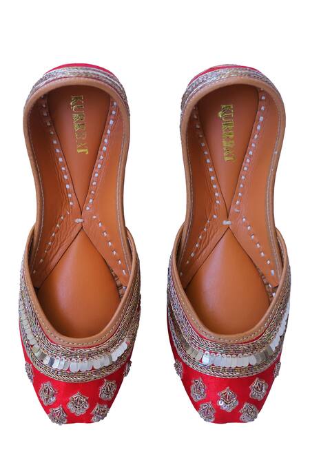 Shop_Kurrbat_Red Floral Zardozi Embroidered Juttis _at_Aza_Fashions