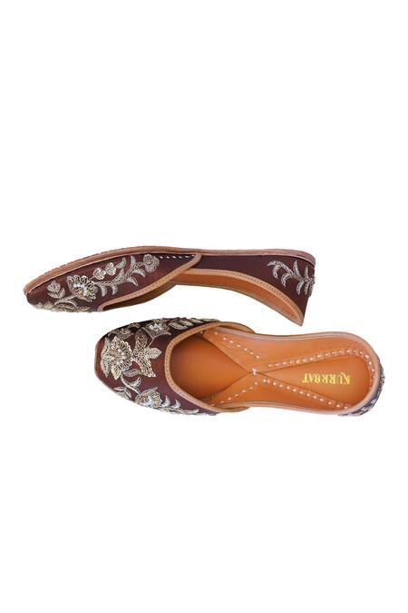 Buy_Kurrbat_Brown Umber Designer Juttis _Online_at_Aza_Fashions