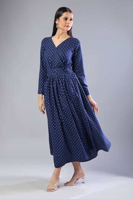 Samyukta Singhania_Blue Embroidery V-neck Butti Flex Cotton Midi Dress _Online_at_Aza_Fashions