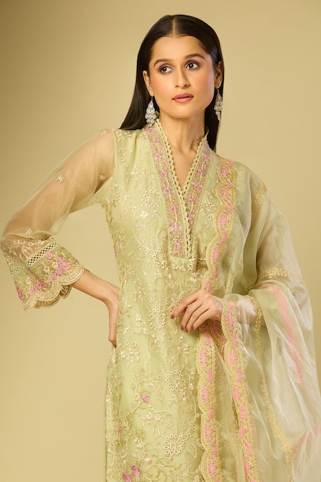 Shop_Samyukta Singhania_Green Organza Embroidery V-neck Pista Kurta Set_Online_at_Aza_Fashions