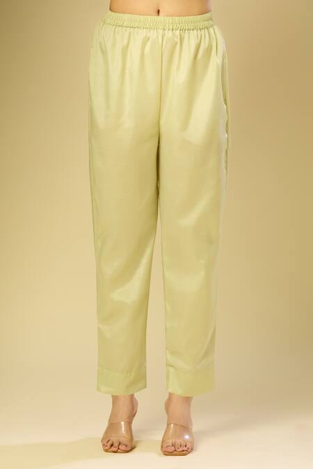 Samyukta Singhania_Green Organza Embroidery V-neck Pista Kurta Set_at_Aza_Fashions