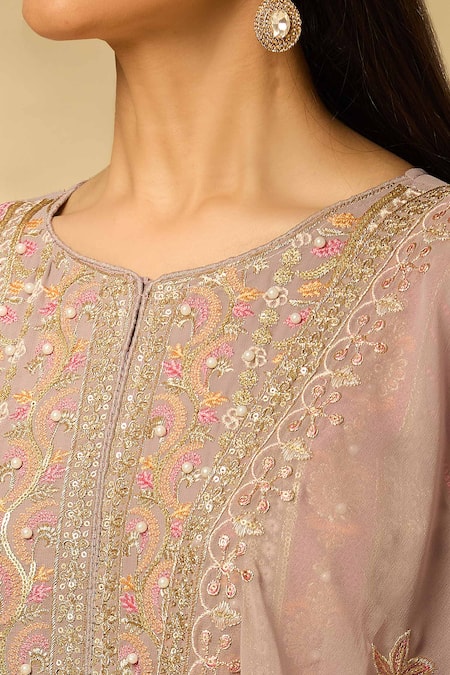 Samyukta Singhania_Gray Georgette Embroidery Round Neck Grey Kurta Set With Dupatta _Online_at_Aza_Fashions