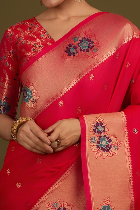 Naintara Bajaj Pink Silk, Brocade Zari V-neck Woven Banarasi Saree Set at Aza Fashions Naintara Bajaj_Pink Silk, Brocade Zari V-neck Woven Banarasi Saree Set _at_Aza_Fashions