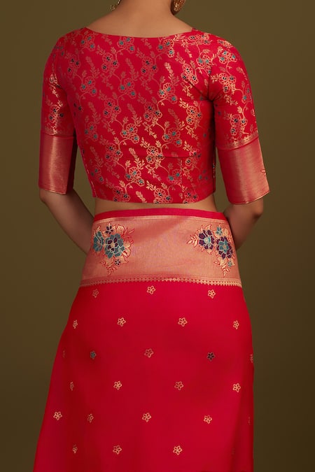 Buy Naintara Bajaj Pink Silk, Brocade Zari V-neck Woven Banarasi Saree Set Buy_Naintara Bajaj_Pink Silk, Brocade Zari V-neck Woven Banarasi Saree Set