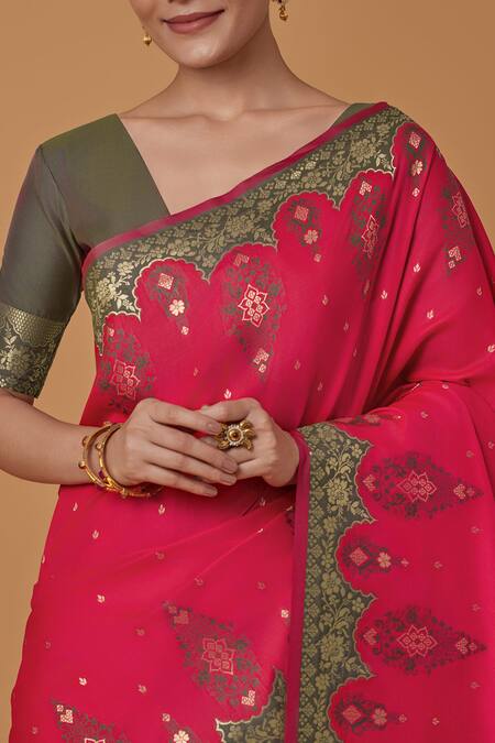 Naintara Bajaj_Pink Silk Zari Round Neck Woven Banarasi Saree _at_Aza_Fashions