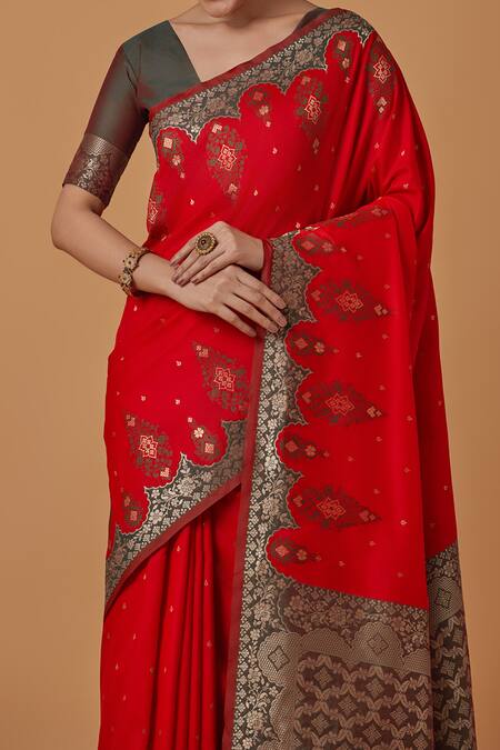 Shop_Naintara Bajaj_Red Silk, Brocade Zari Round Neck Woven Banarasi Saree Set _Online_at_Aza_Fashions