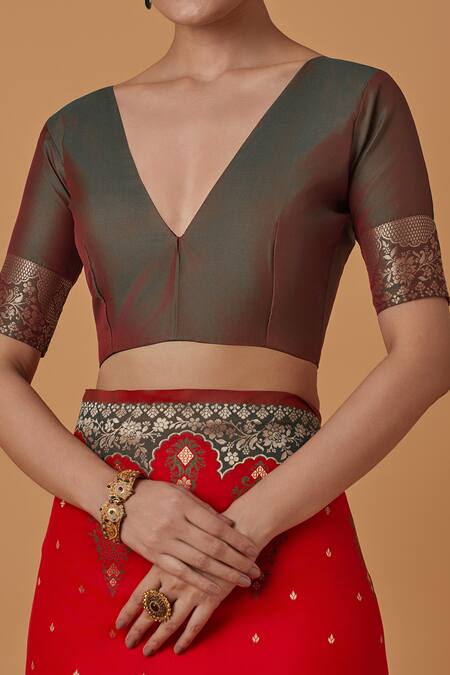 Buy_Naintara Bajaj_Red Silk, Brocade Zari Round Neck Woven Banarasi Saree Set 