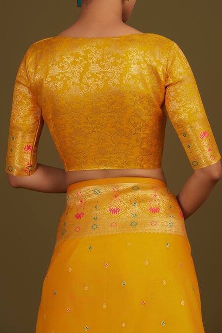 Buy_Naintara Bajaj_Yellow Silk, Brocade Zari V-neck Woven Banarasi Saree 