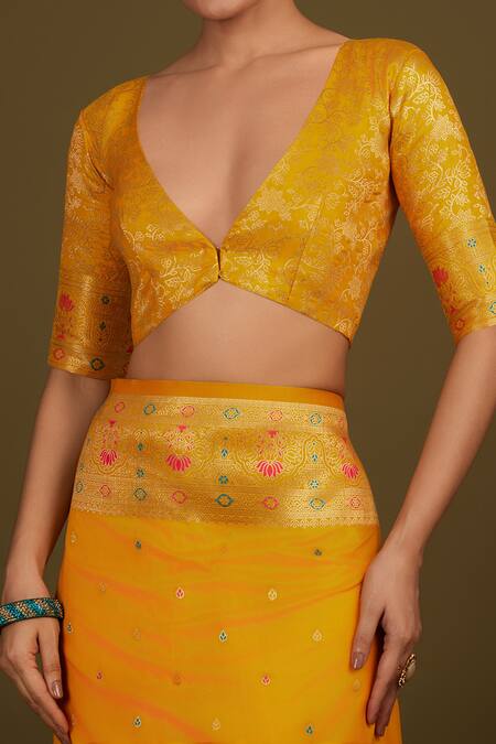 Shop_Naintara Bajaj_Yellow Silk, Brocade Zari V-neck Woven Banarasi Saree 