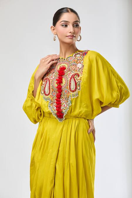 Buy_Aksh_Yellow Silk Embroidery Round Neck Hand Kurta Set