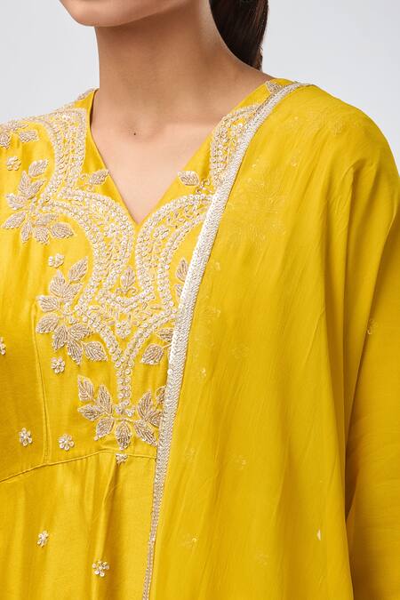 Shop_Aksh_Yellow Chanderi, Georgette Embroidery Split V-neck Hand Peplum Kurta Set